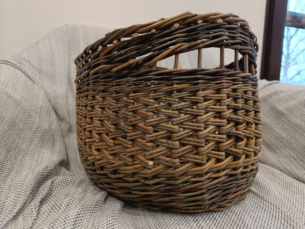 Oval zigzag storage basket