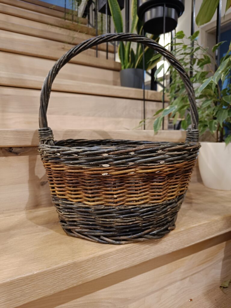 Round two-tone shopping basket