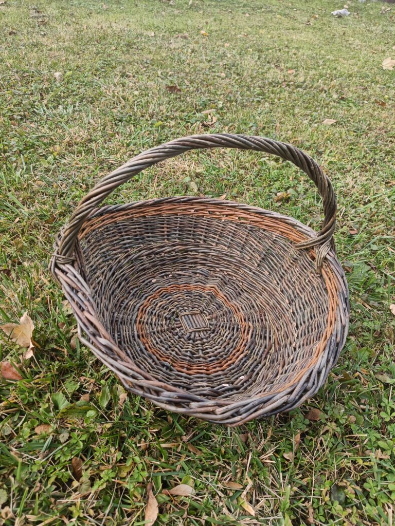 Flower-gathering basket