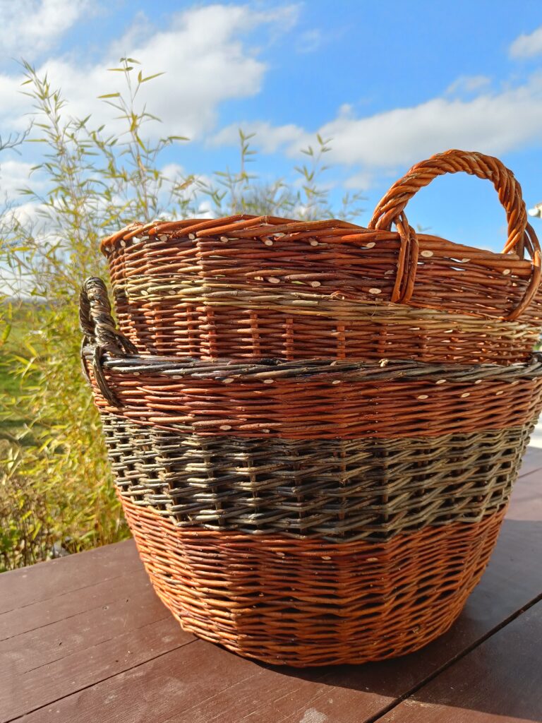 Roomy log basket