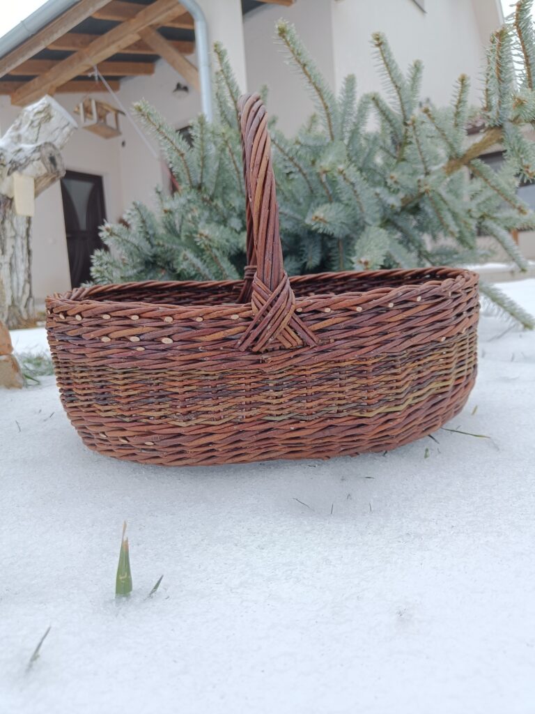 Catalan basket with subtle colour