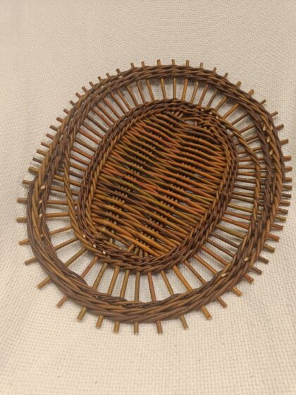 Tray with twisted pattern