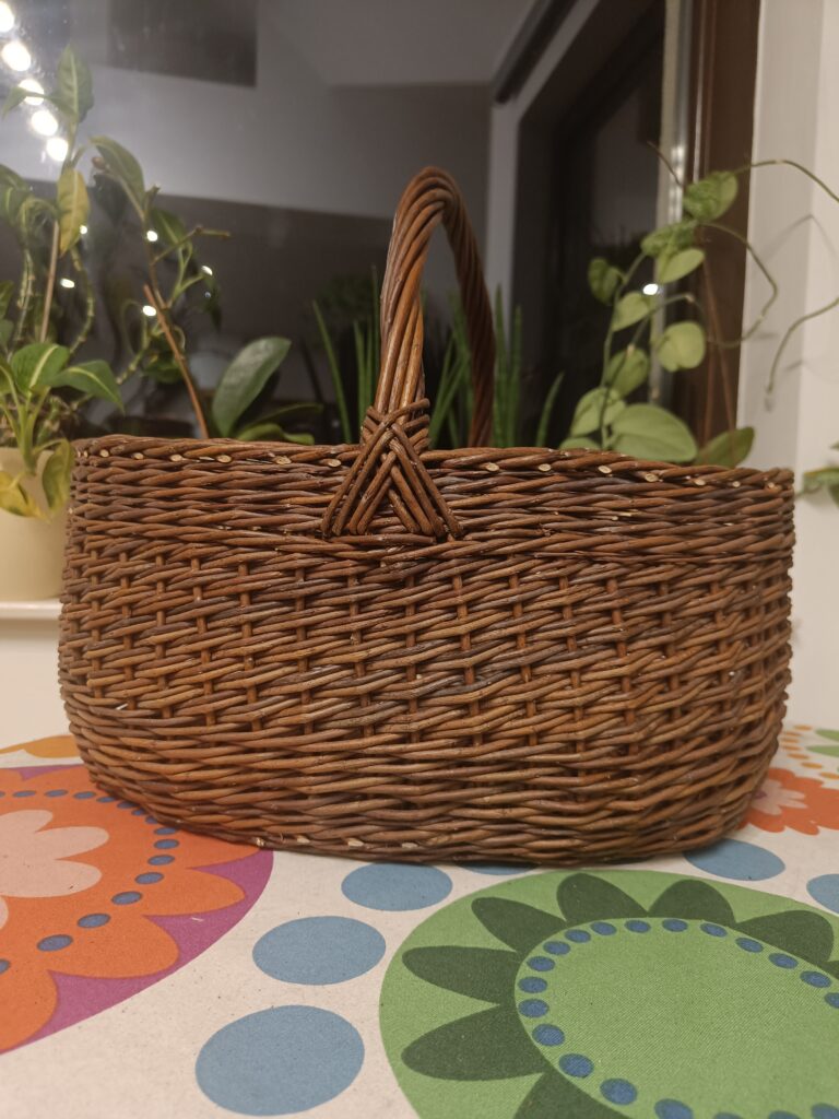 Large high-sided shopping basket