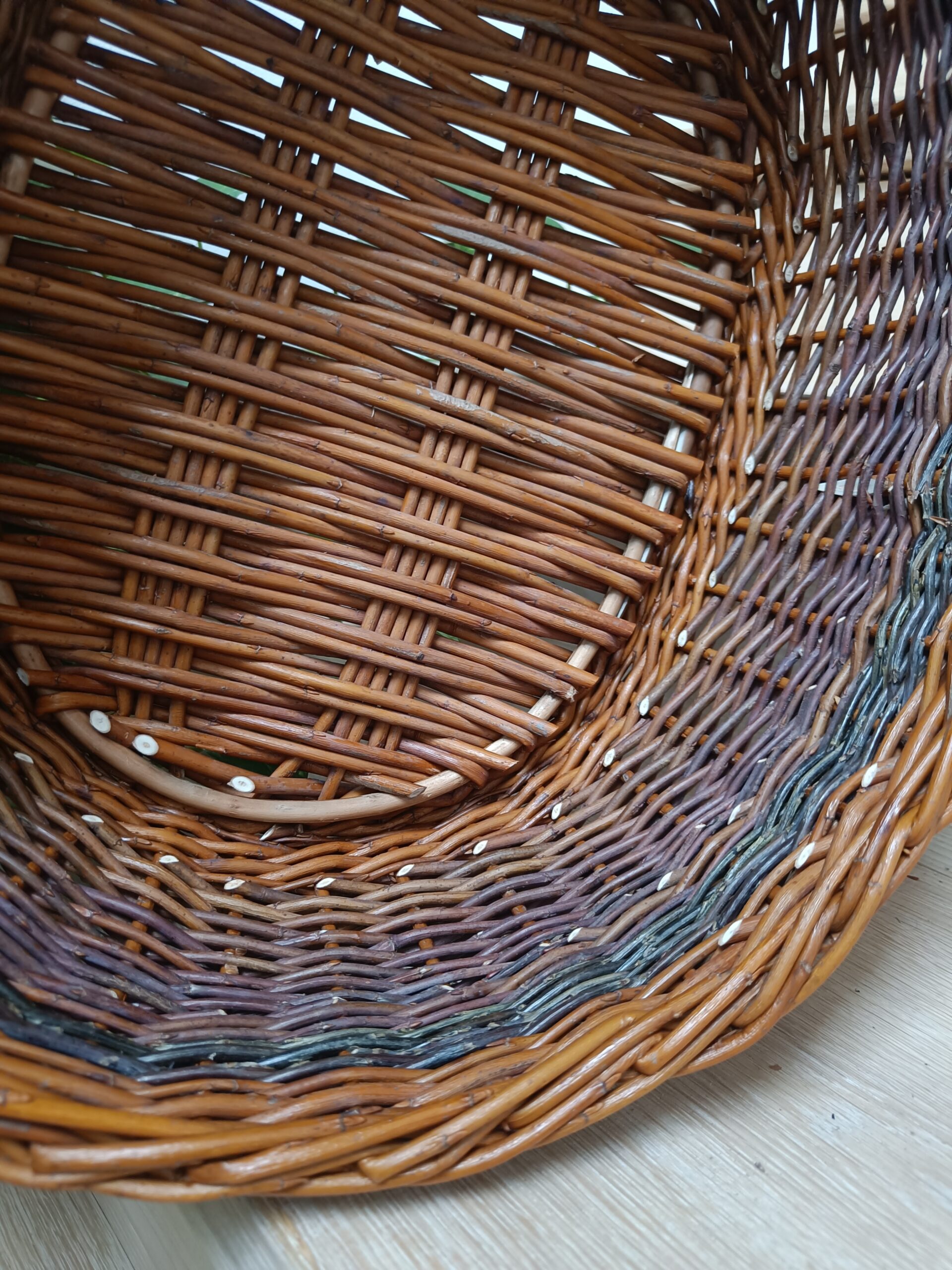 Warm-Toned Shopping Basket - Image 5