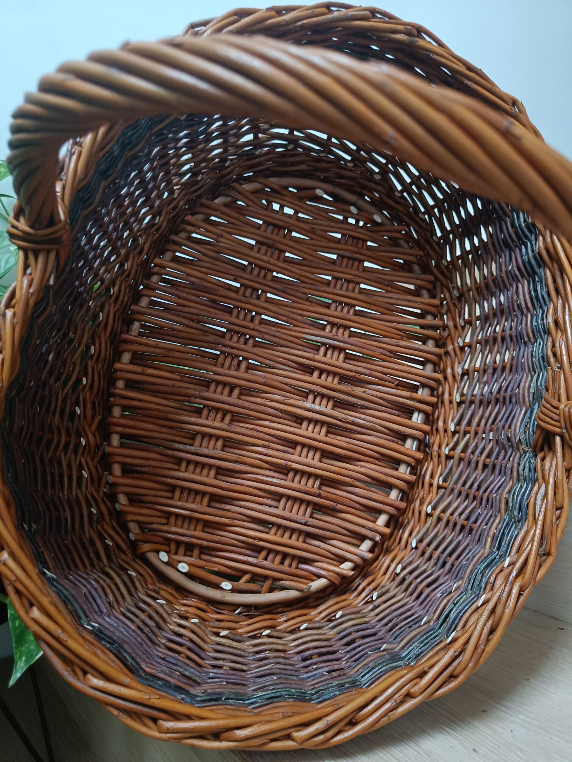Warm-Toned Shopping Basket - Image 9
