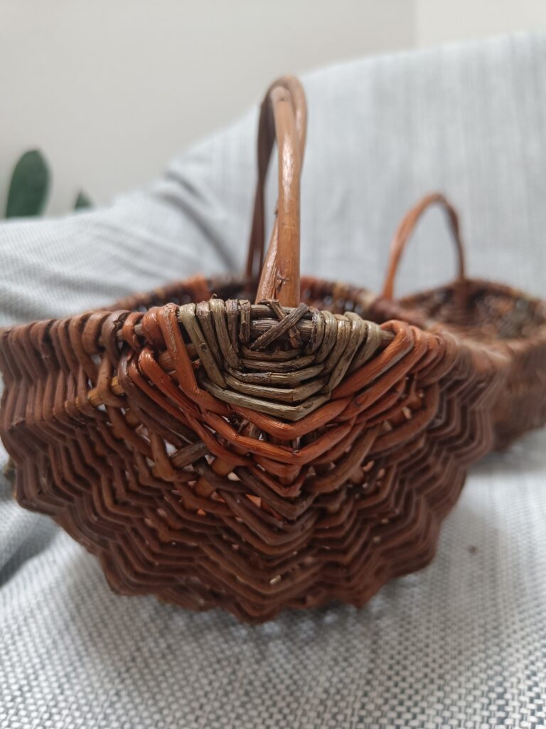 Small colourful frame basket