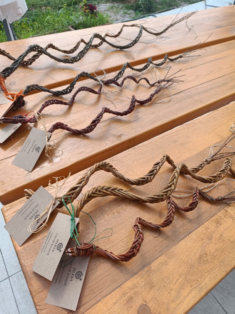 Wavy willow garden stake